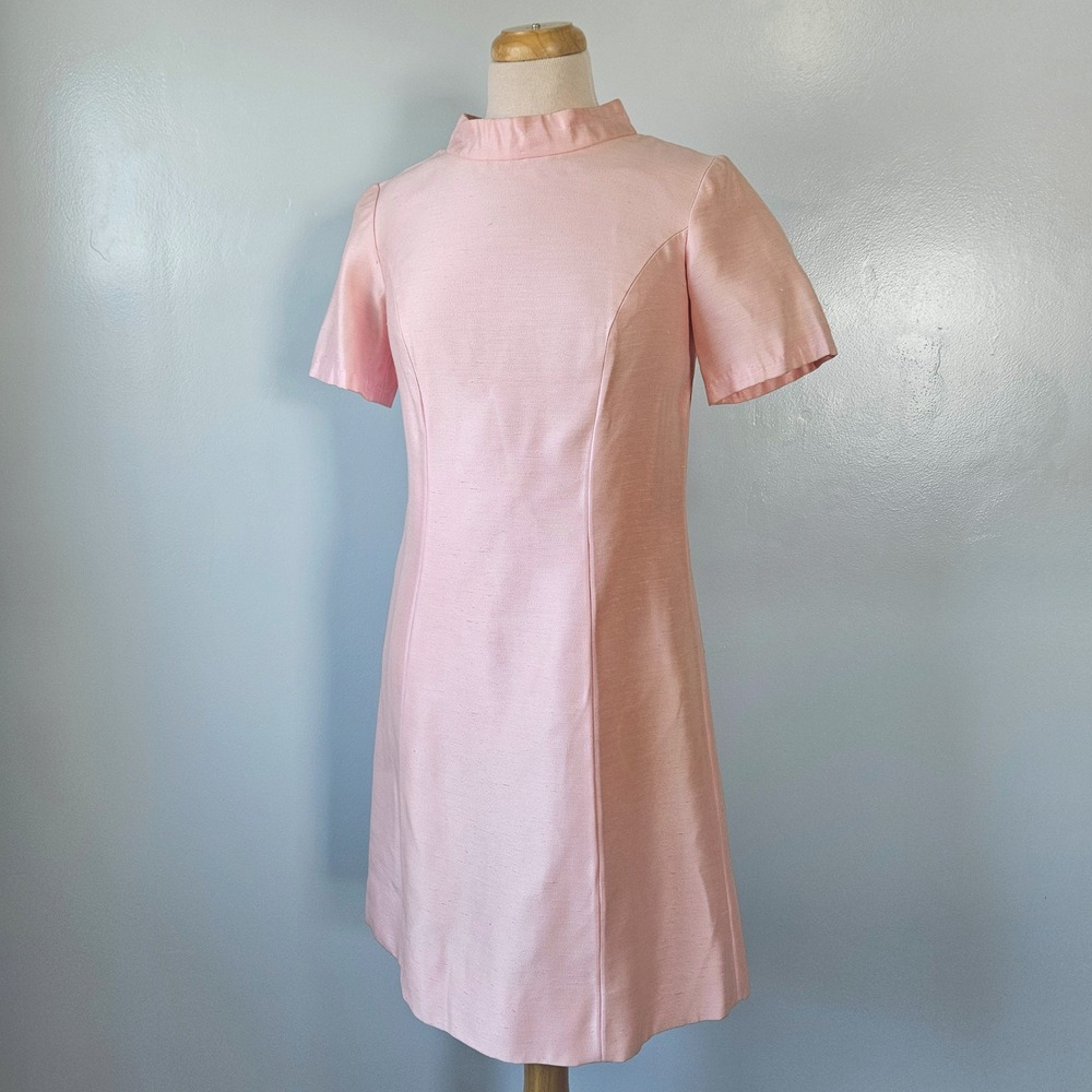 Vintage 60s Pink Raw Silk Mock Neck Shift Dress Short Sleeve Metal Zip Mod Retro